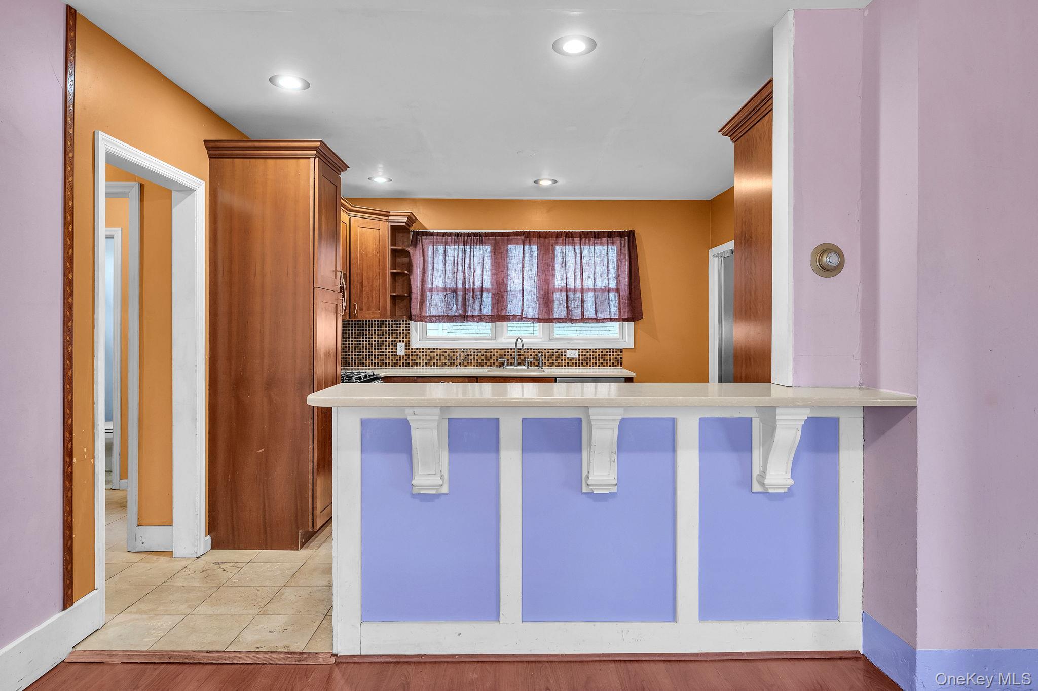 4 3rd Avenue, East Islip, NY 11730