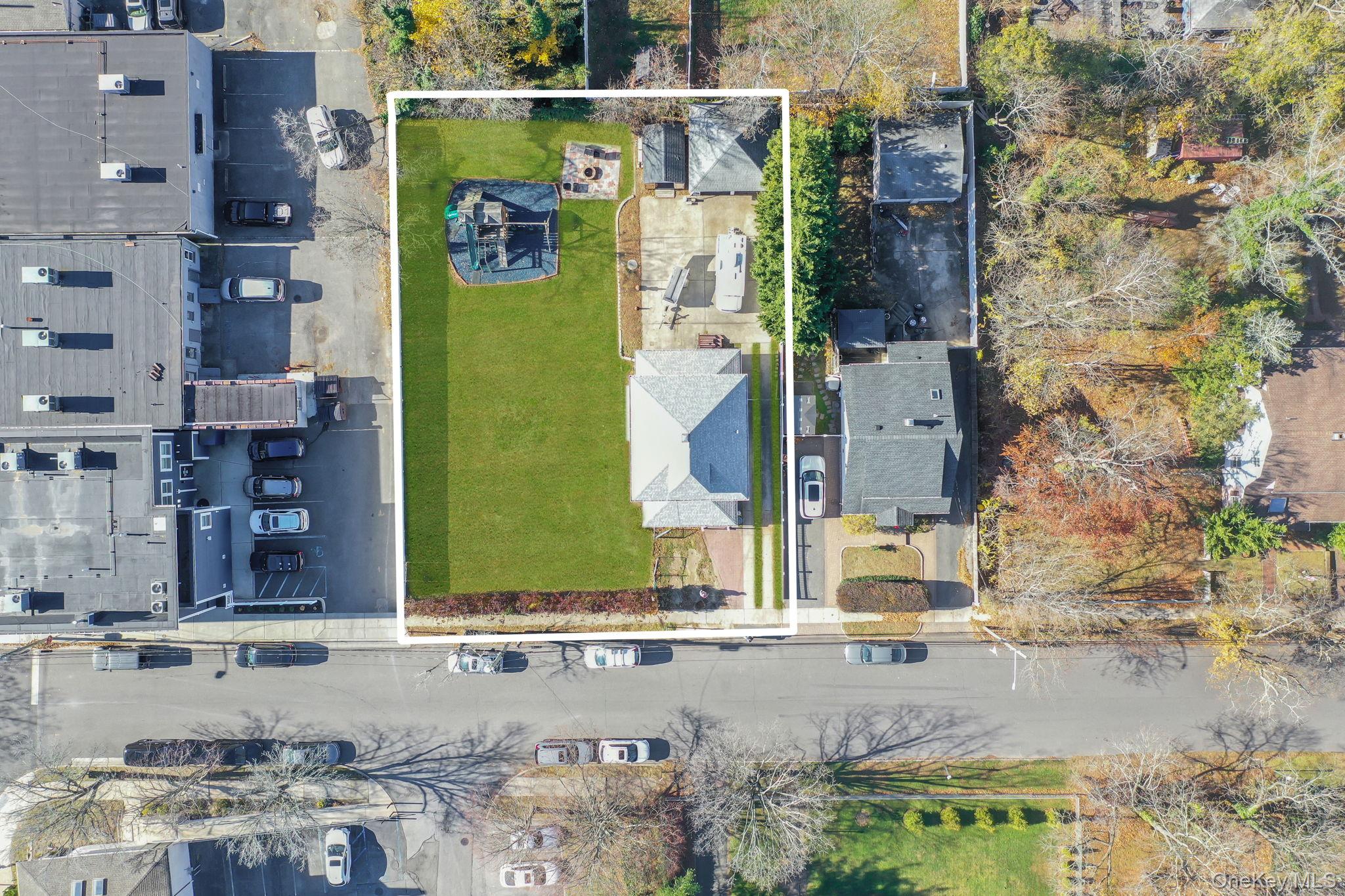 4 3rd Avenue, East Islip, NY 11730