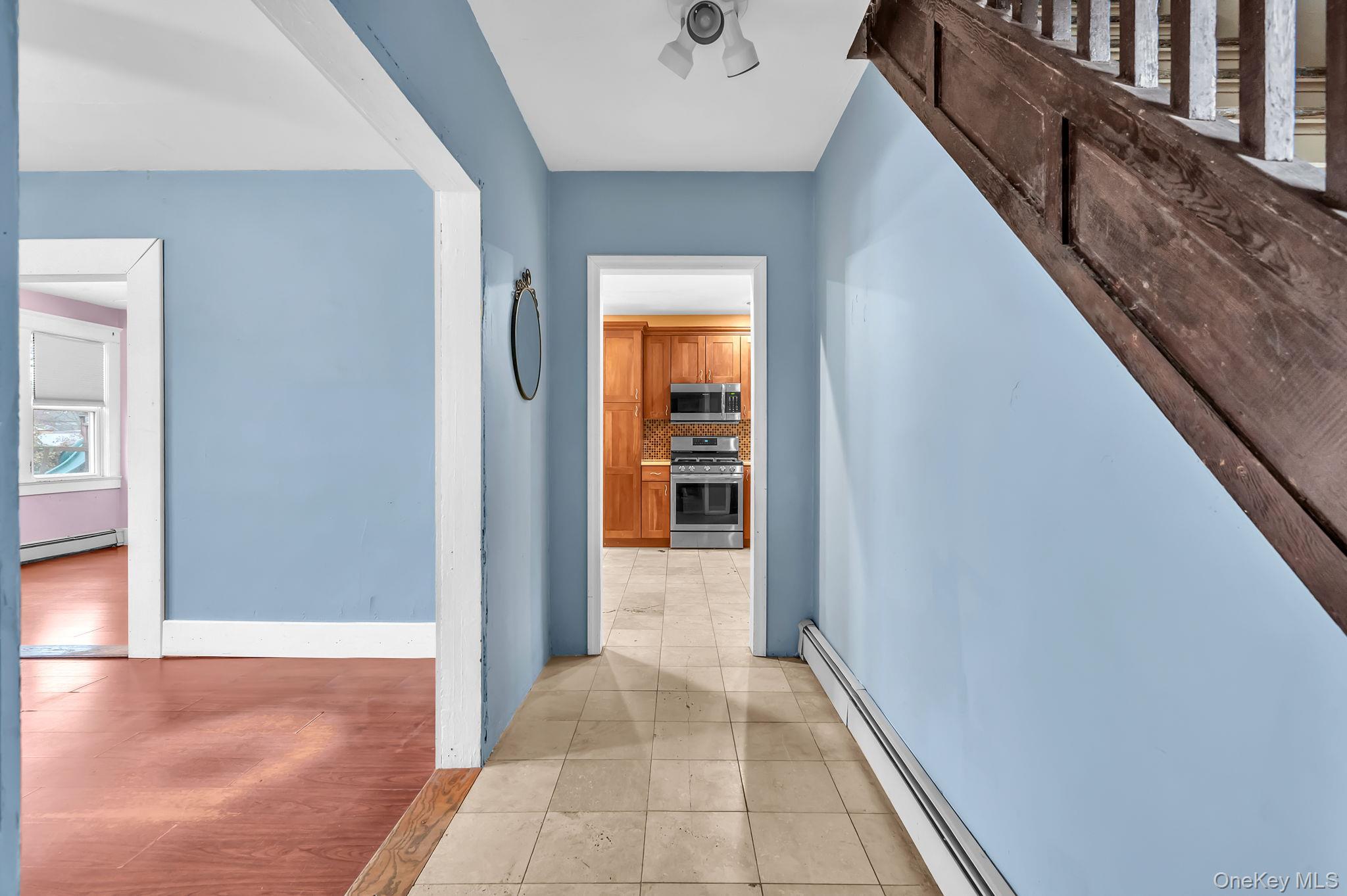 4 3rd Avenue, East Islip, NY 11730