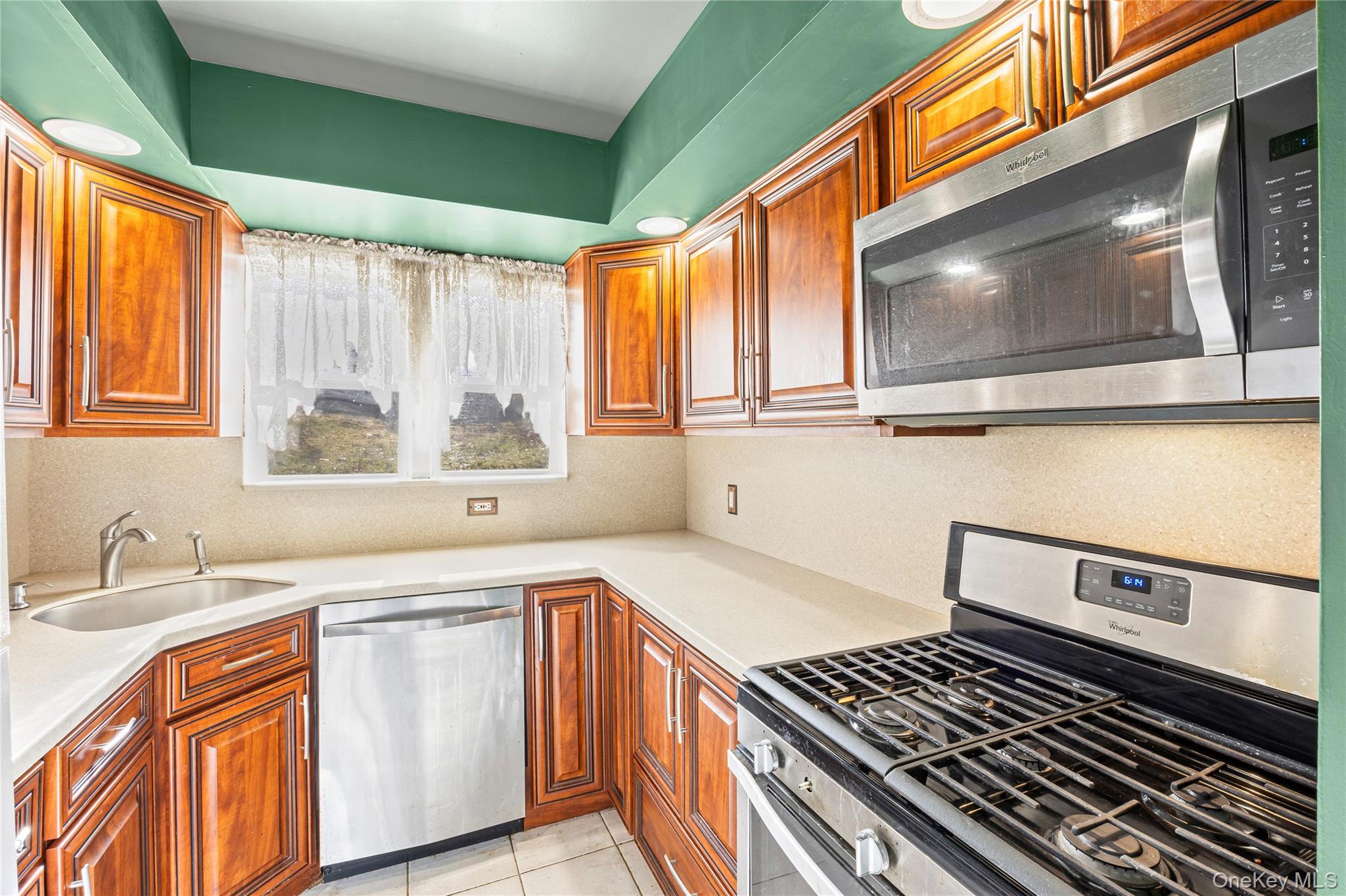 10 Queen Drive, Sound Beach, NY 11789