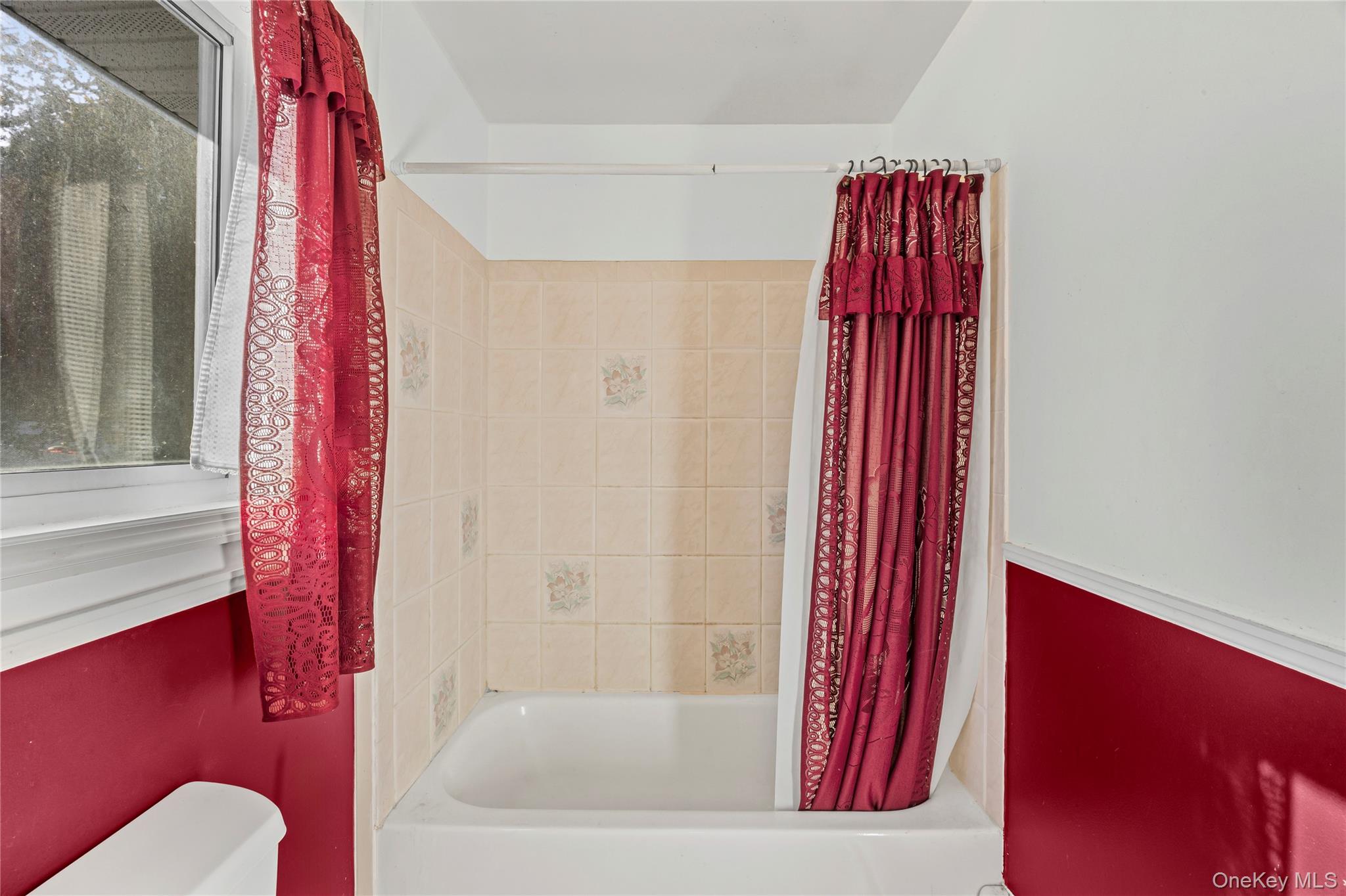 10 Queen Drive, Sound Beach, NY 11789