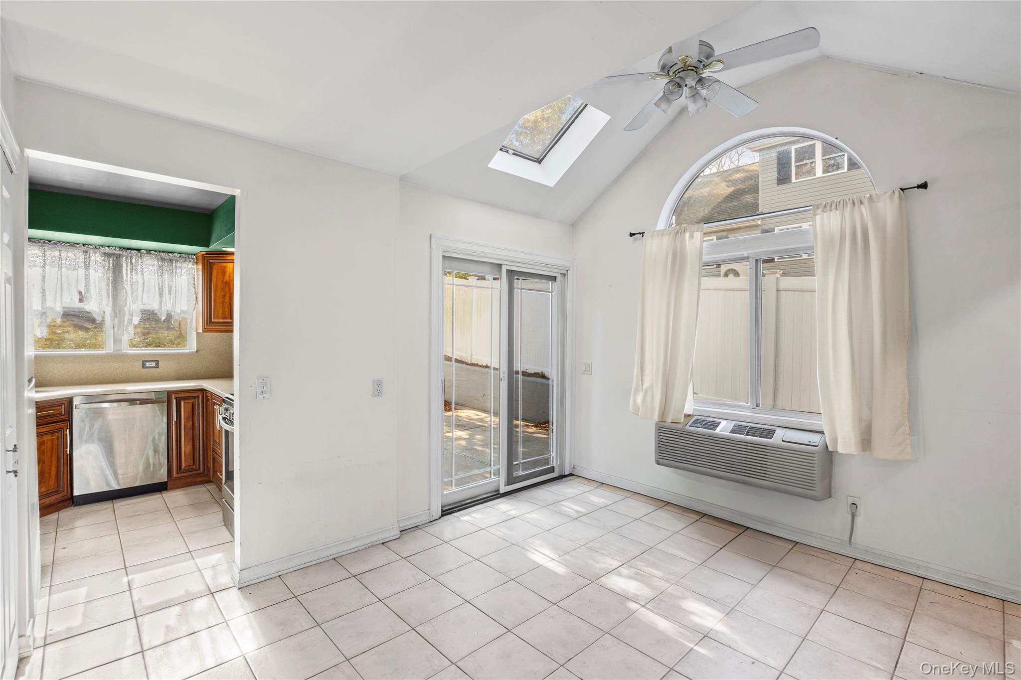 10 Queen Drive, Sound Beach, NY 11789