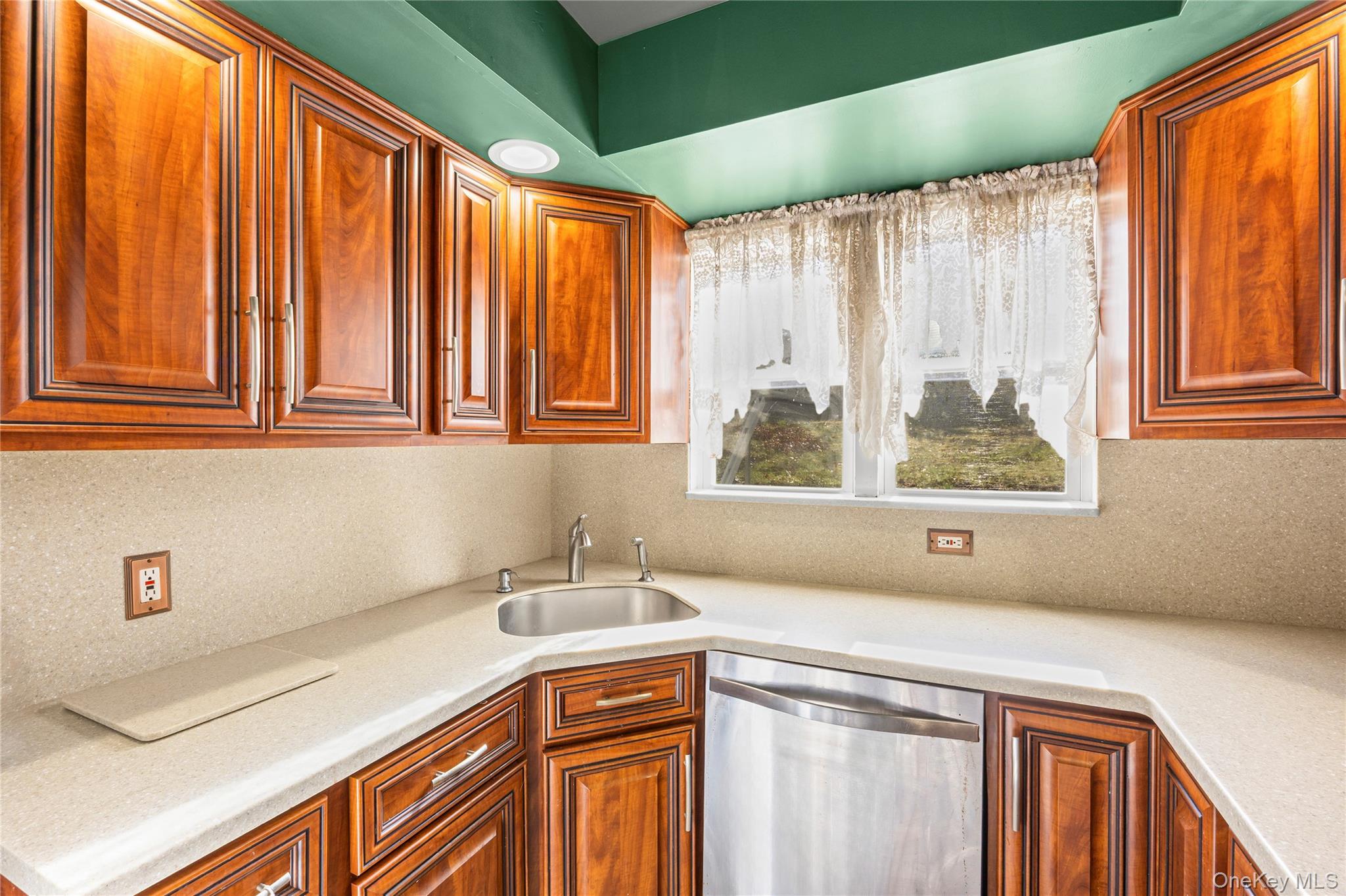 10 Queen Drive, Sound Beach, NY 11789