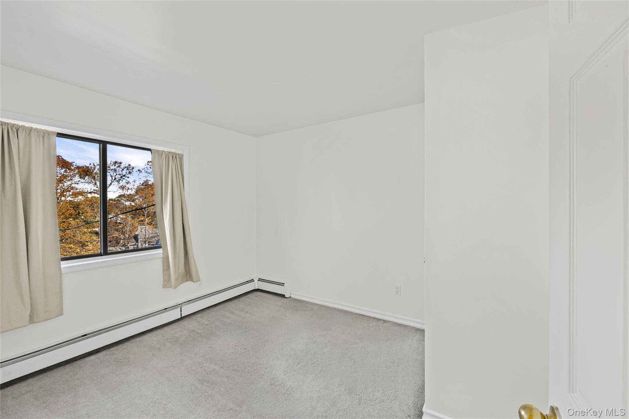 10 Queen Drive, Sound Beach, NY 11789