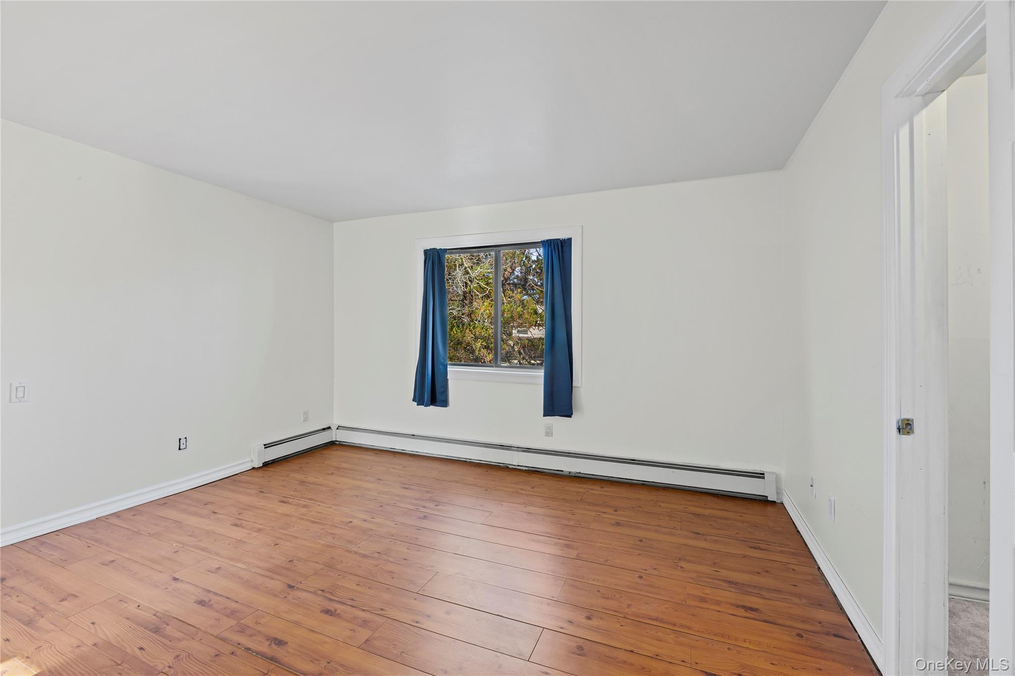 10 Queen Drive, Sound Beach, NY 11789