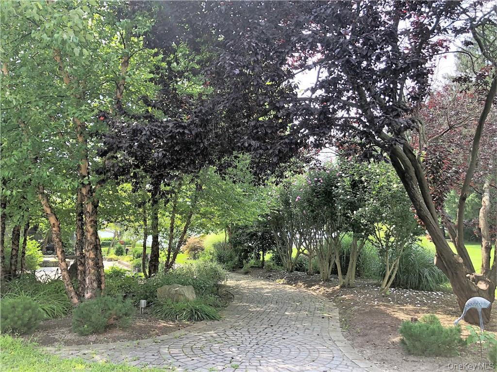 7 Tamarack Road, Mahopac, NY 10541