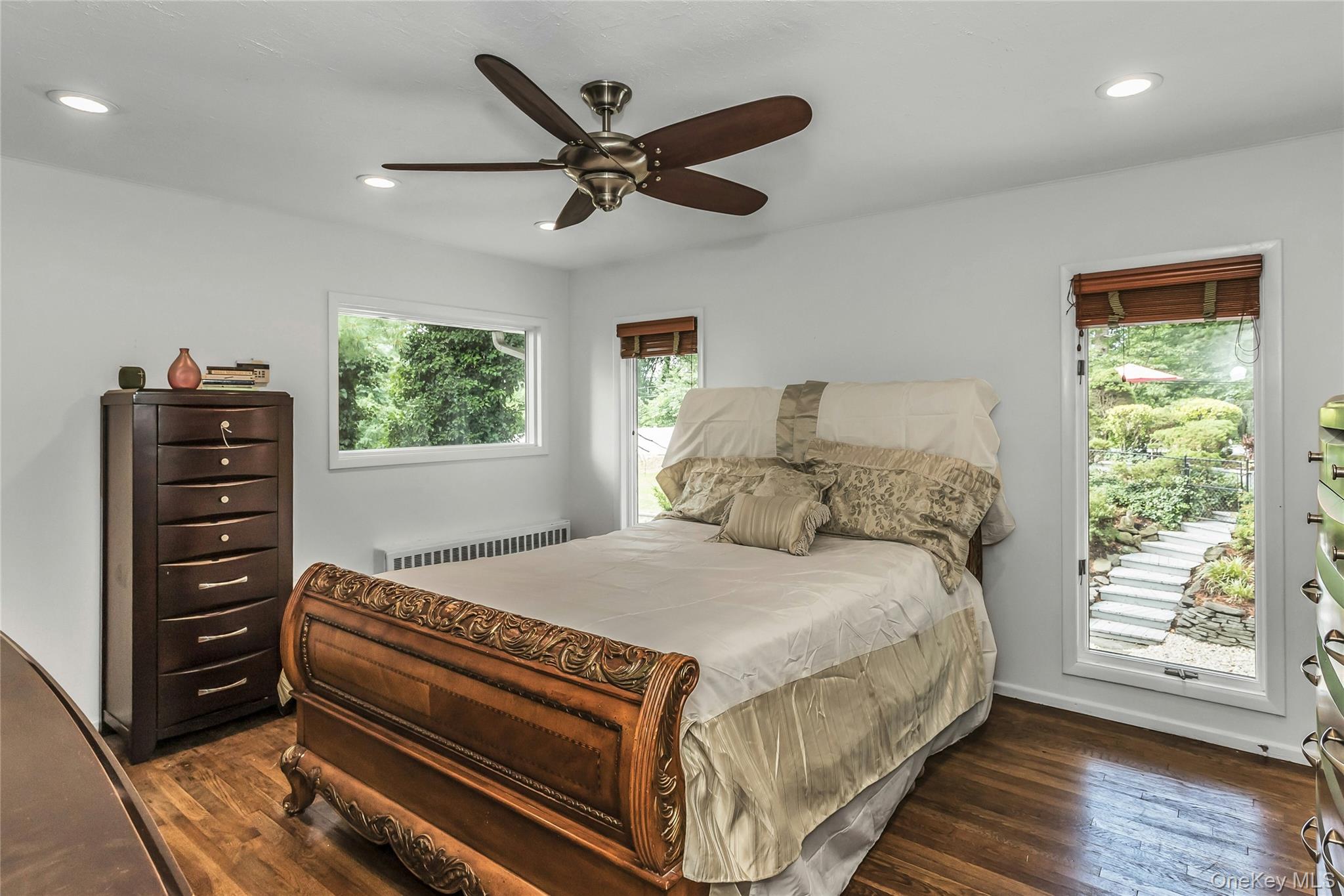 29 Elmwood Court, Plainview, NY 11803