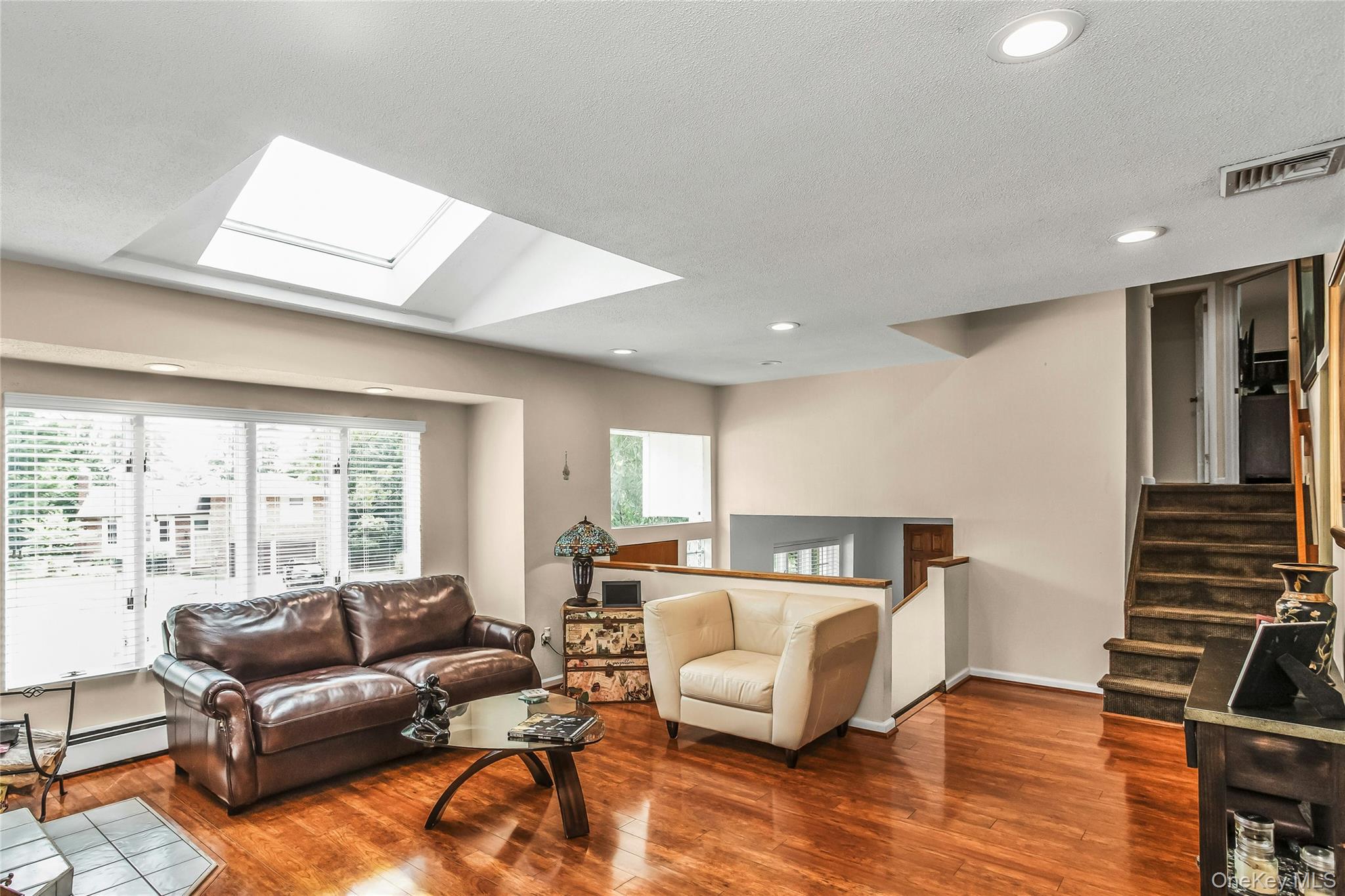 29 Elmwood Court, Plainview, NY 11803