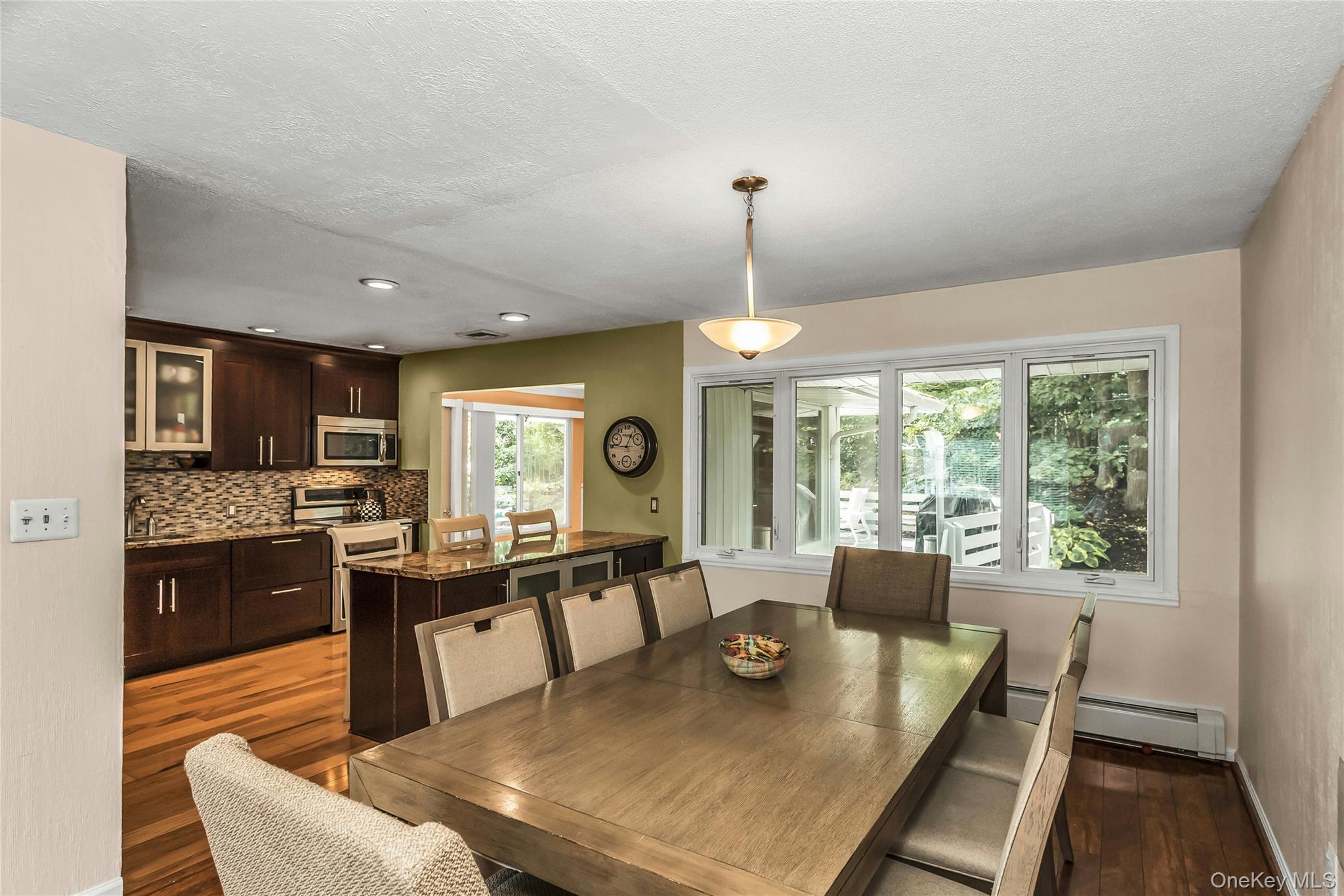 29 Elmwood Court, Plainview, NY 11803