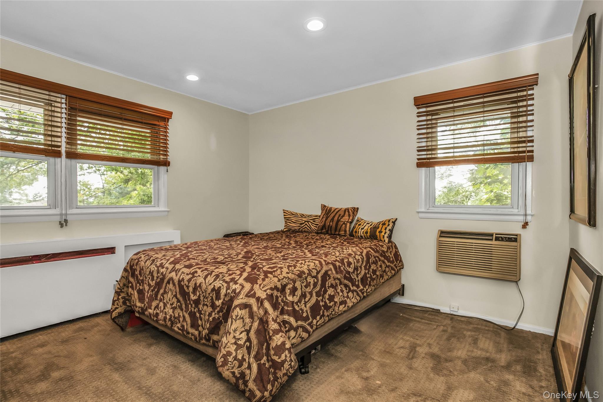 29 Elmwood Court, Plainview, NY 11803