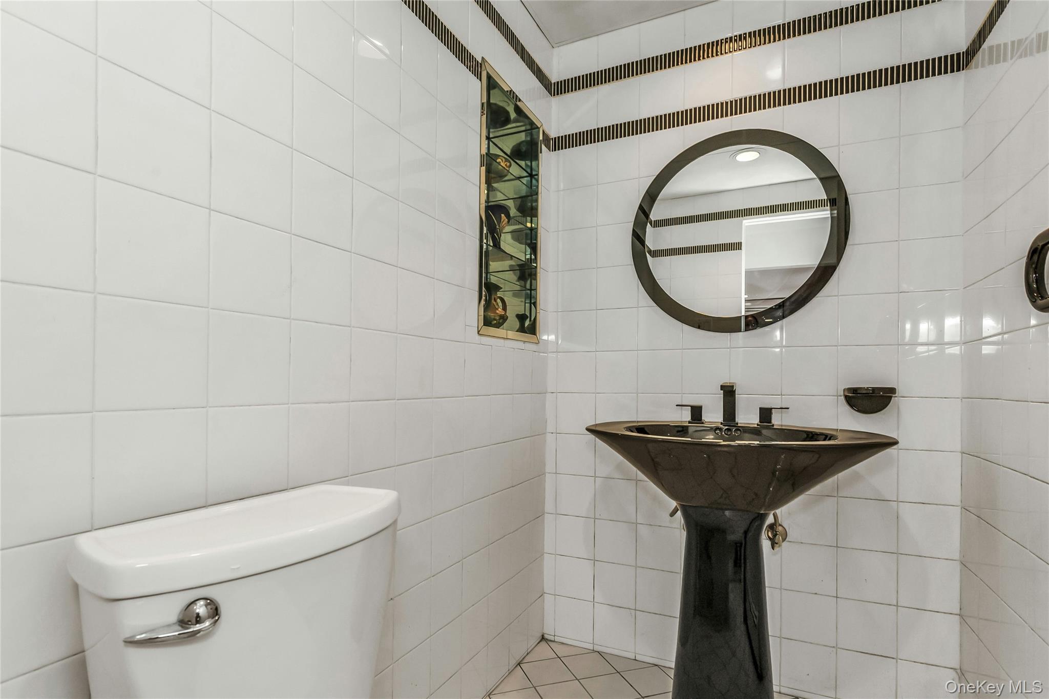 29 Elmwood Court, Plainview, NY 11803