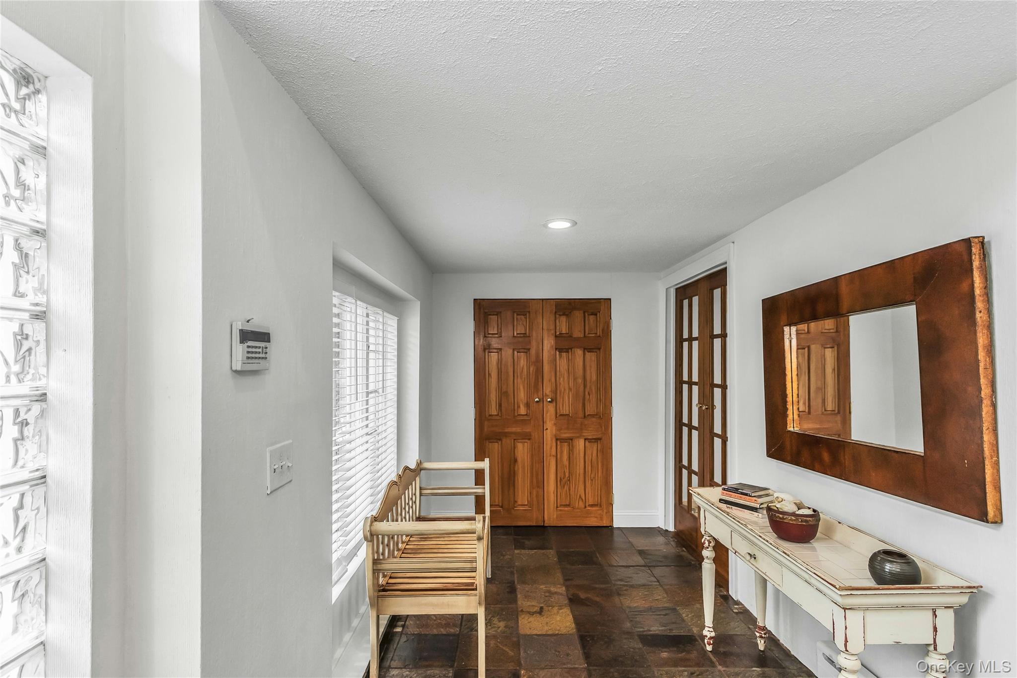 29 Elmwood Court, Plainview, NY 11803