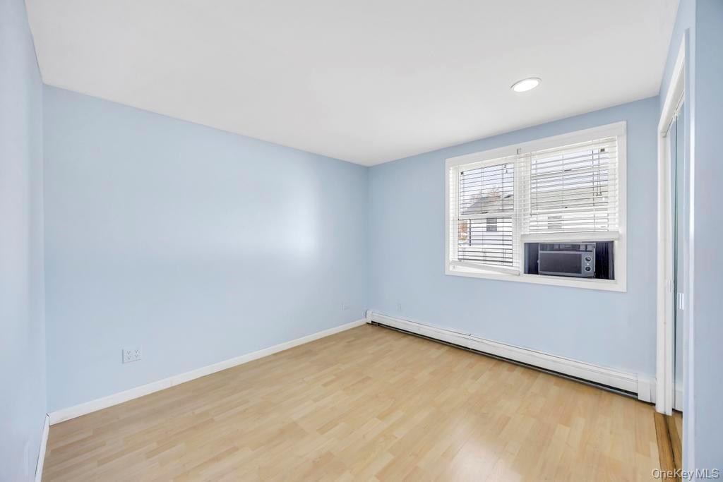 297 Catskill Avenue, Lindenhurst, NY 11757