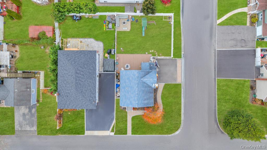 297 Catskill Avenue, Lindenhurst, NY 11757