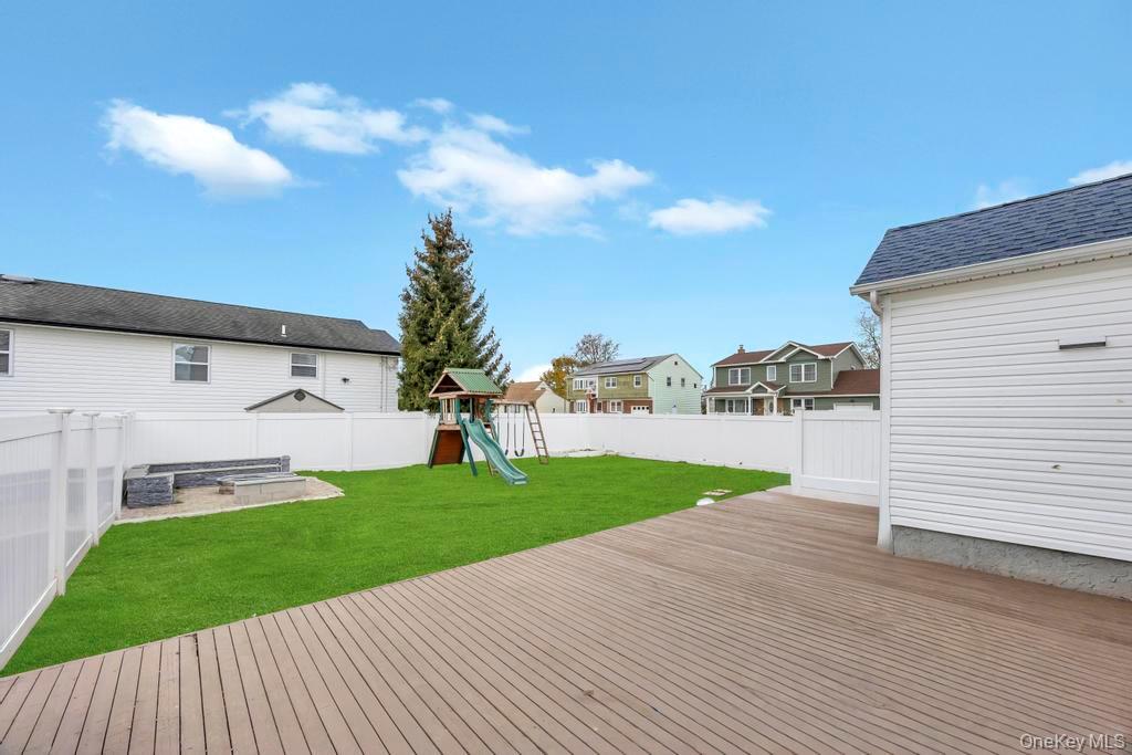 297 Catskill Avenue, Lindenhurst, NY 11757