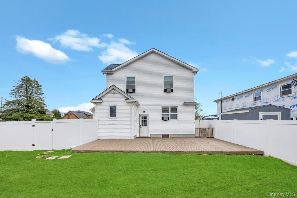 297 Catskill Avenue, Lindenhurst, NY 11757