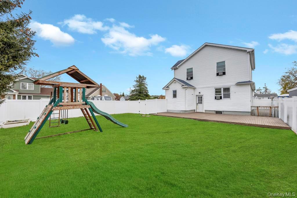 297 Catskill Avenue, Lindenhurst, NY 11757