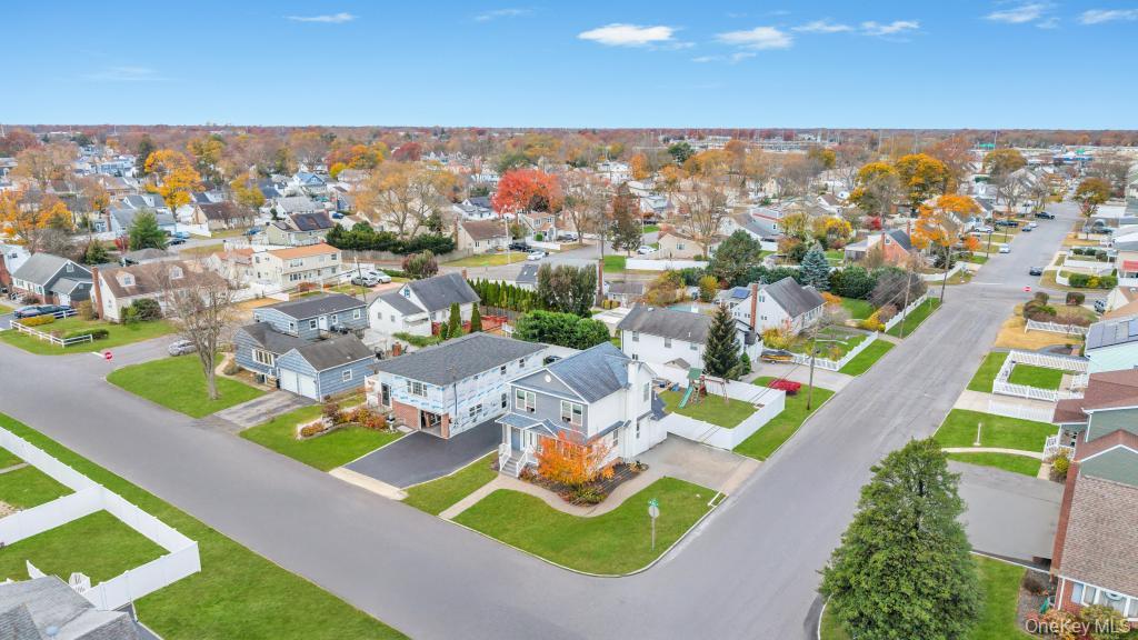 297 Catskill Avenue, Lindenhurst, NY 11757