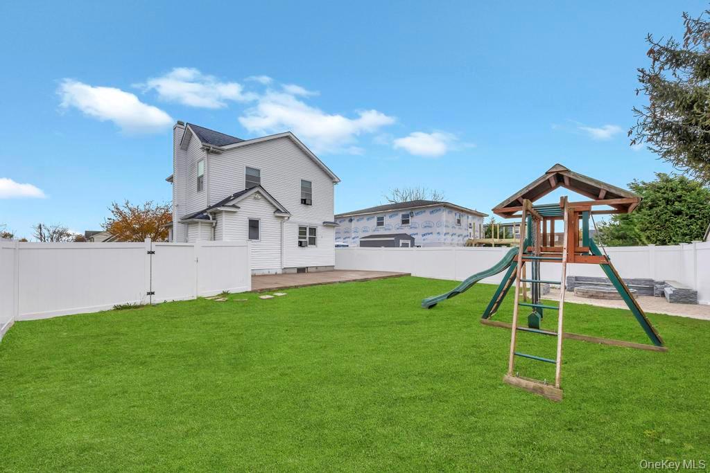 297 Catskill Avenue, Lindenhurst, NY 11757