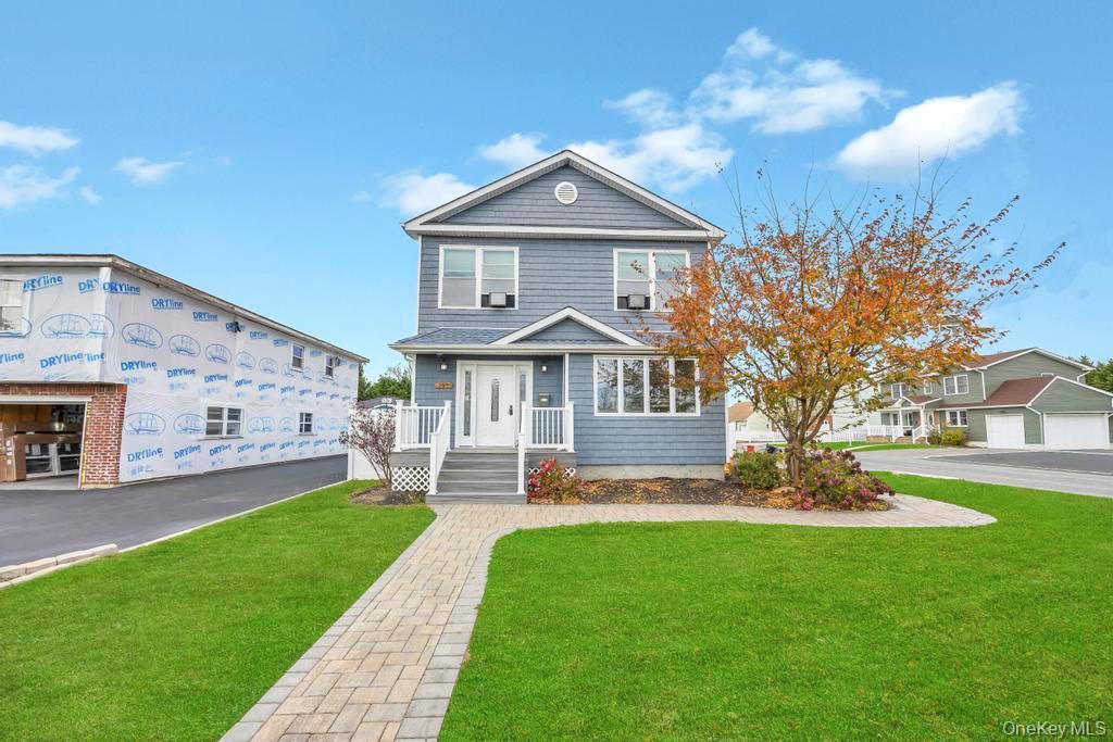 297 Catskill Avenue, Lindenhurst, NY 11757
