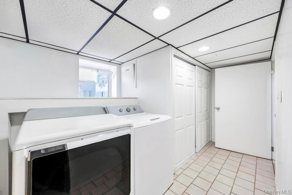 297 Catskill Avenue, Lindenhurst, NY 11757