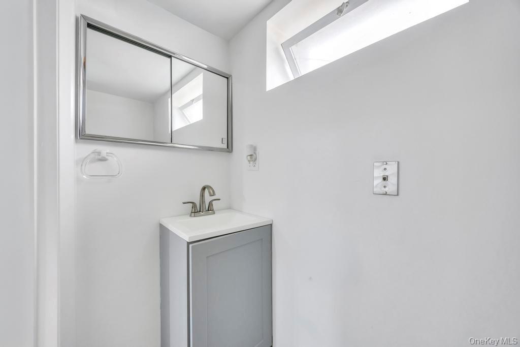 297 Catskill Avenue, Lindenhurst, NY 11757