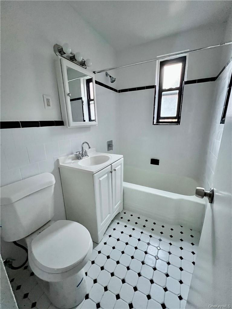 4 Windsor Terrace # 1E, White Plains, NY 10601