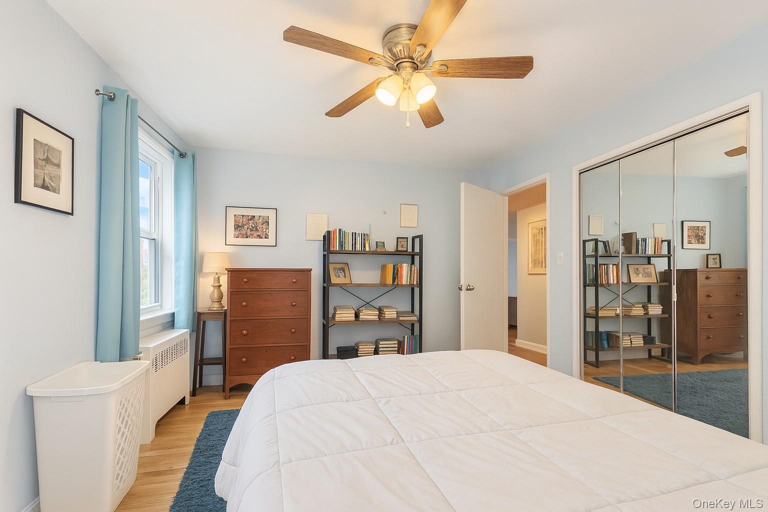 6 W West Mill Drive # 2D, Great Neck, NY 11021