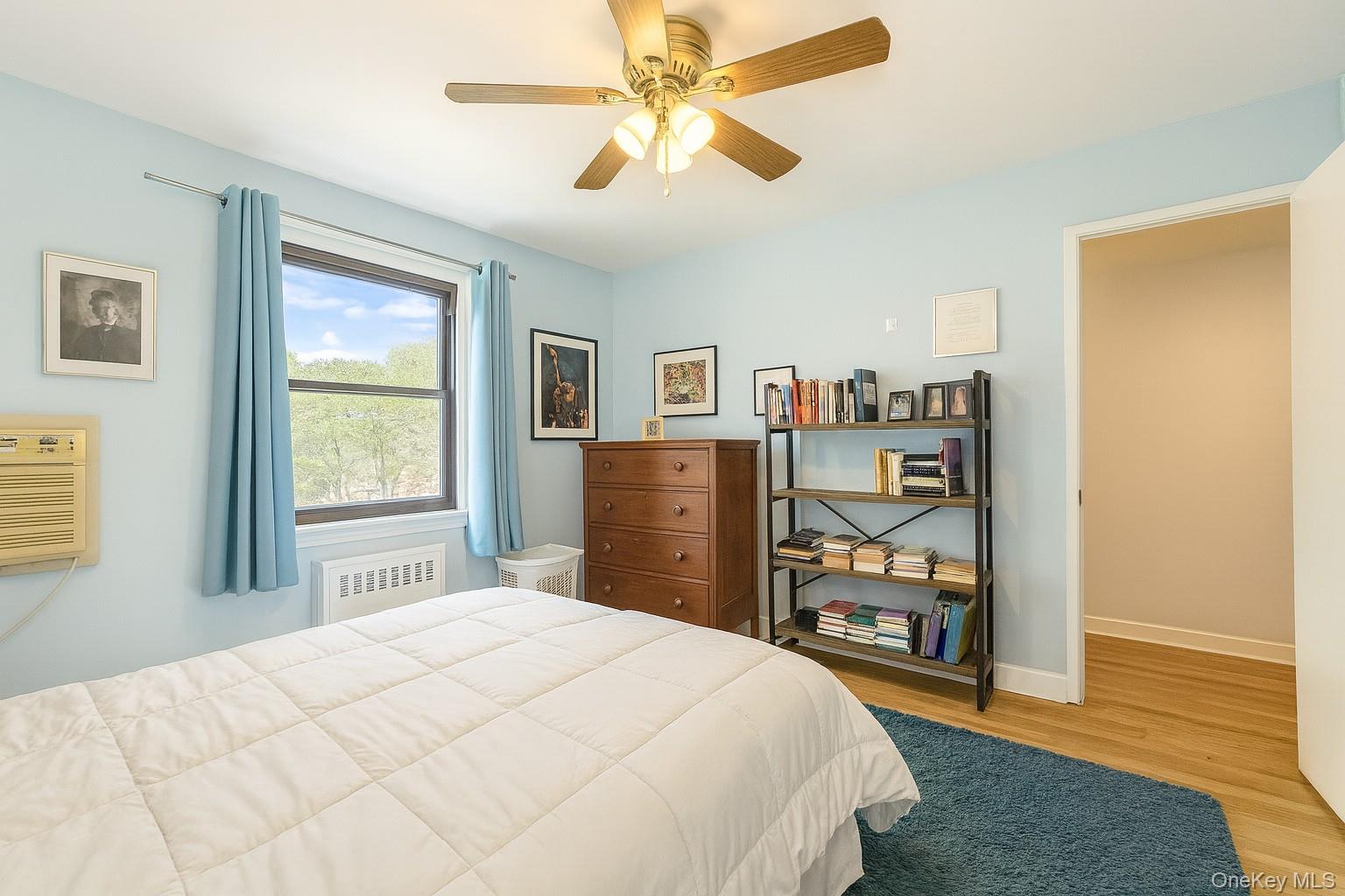 6 W West Mill Drive # 2D, Great Neck, NY 11021