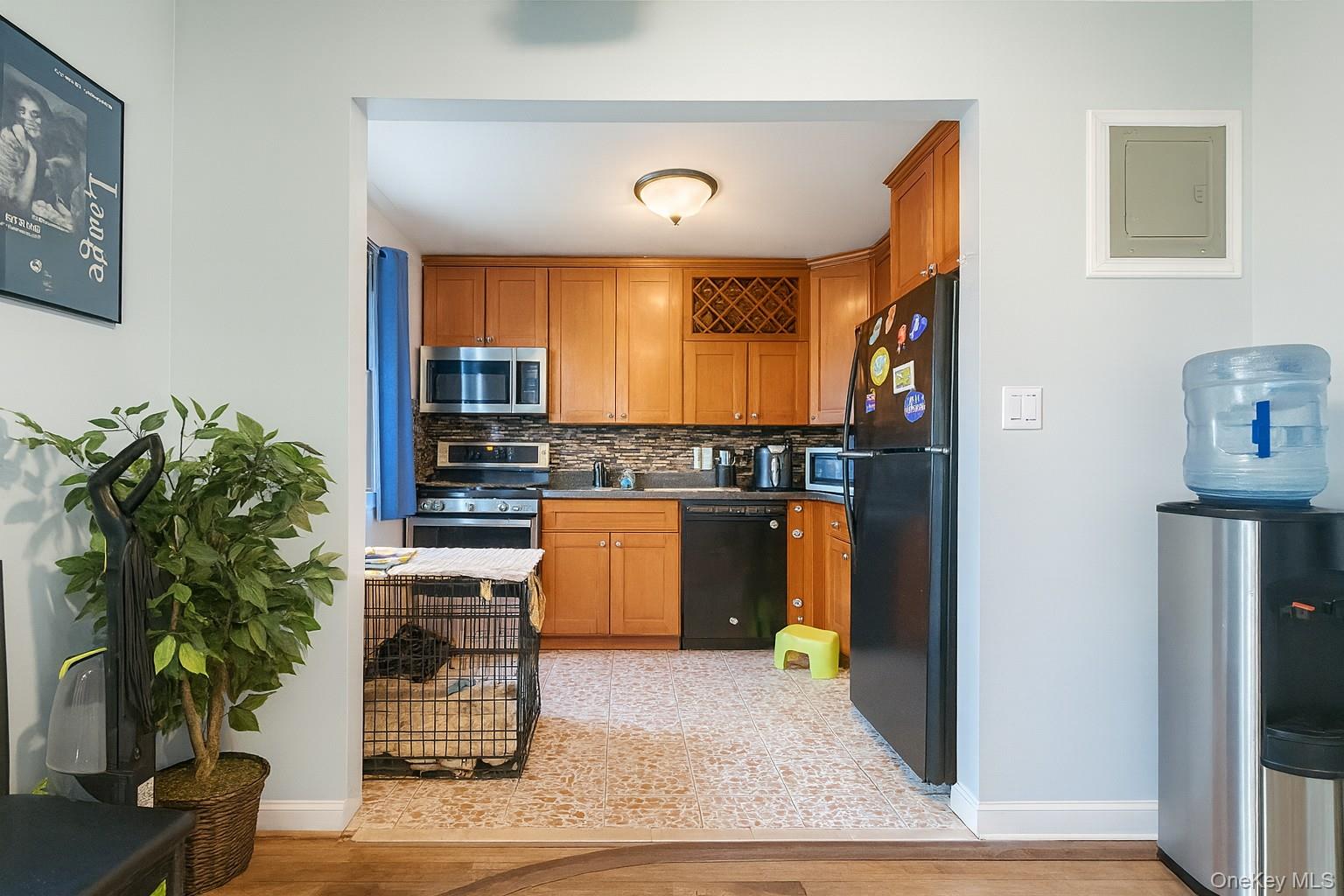 6 W West Mill Drive # 2D, Great Neck, NY 11021