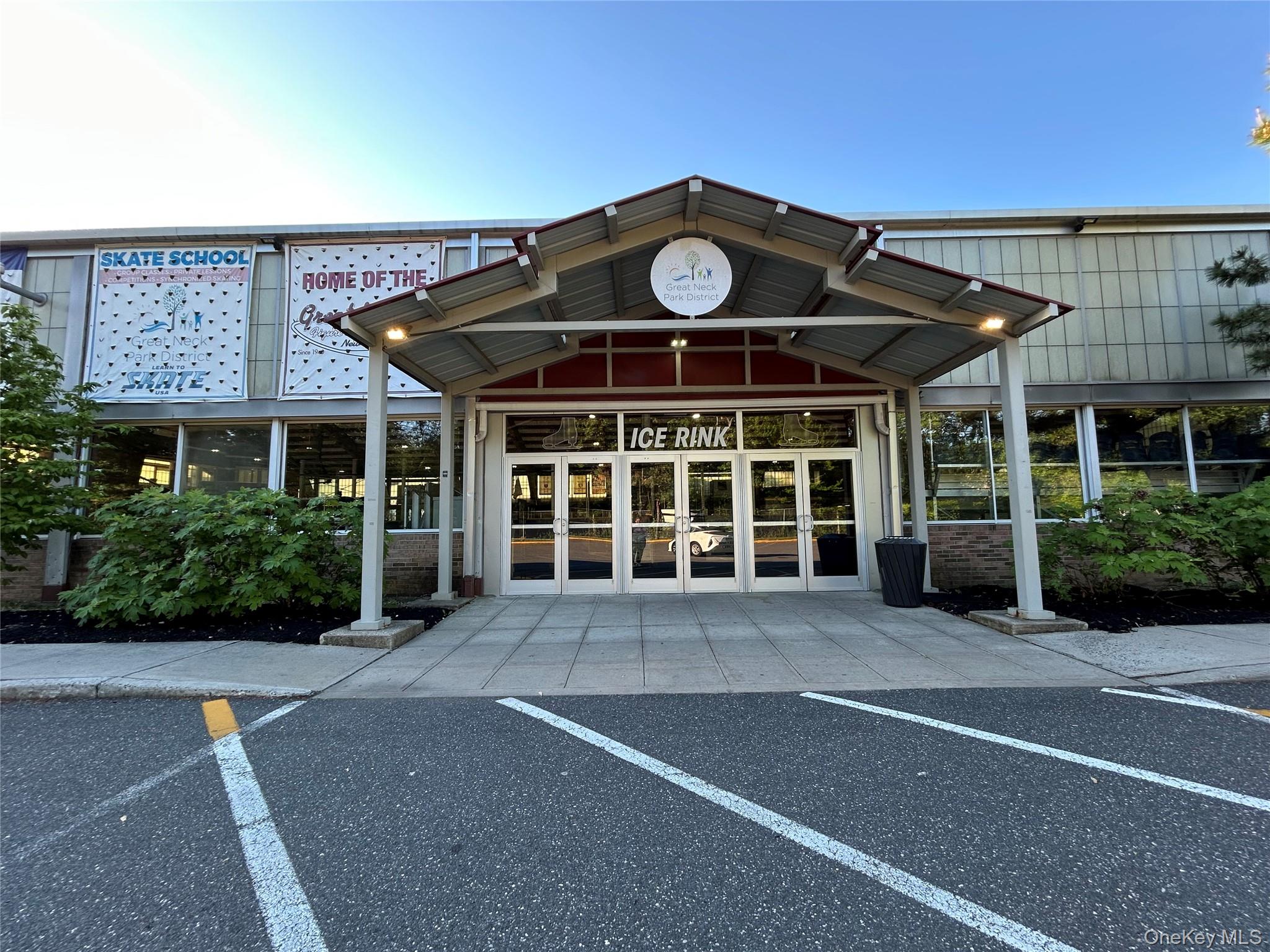 6 W West Mill Drive # 2D, Great Neck, NY 11021