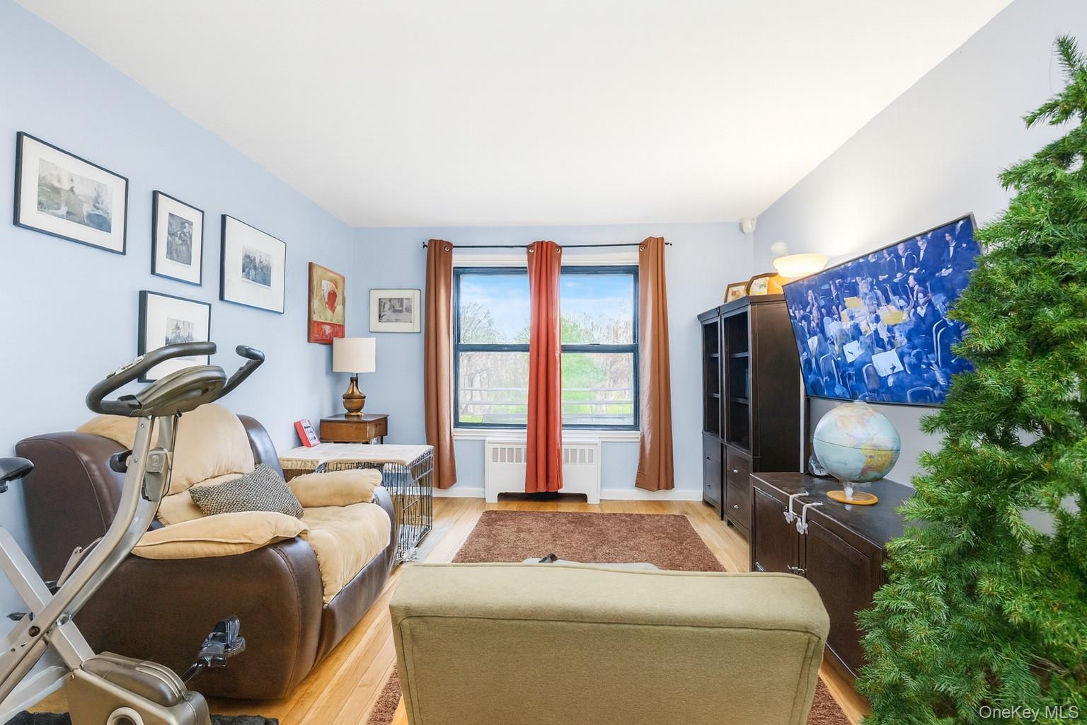 6 West Mill Drive # 2D, Great Neck, NY 11021