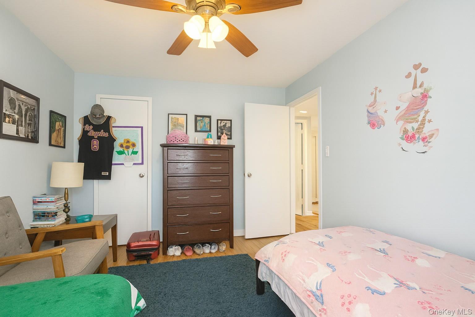 6 W West Mill Drive # 2D, Great Neck, NY 11021