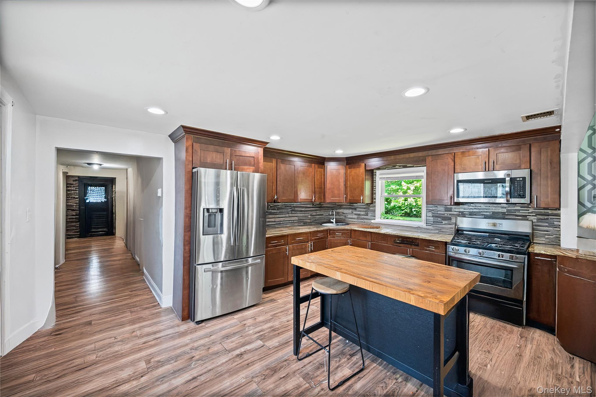 1113 Joselson Avenue, Bay Shore, NY 11706