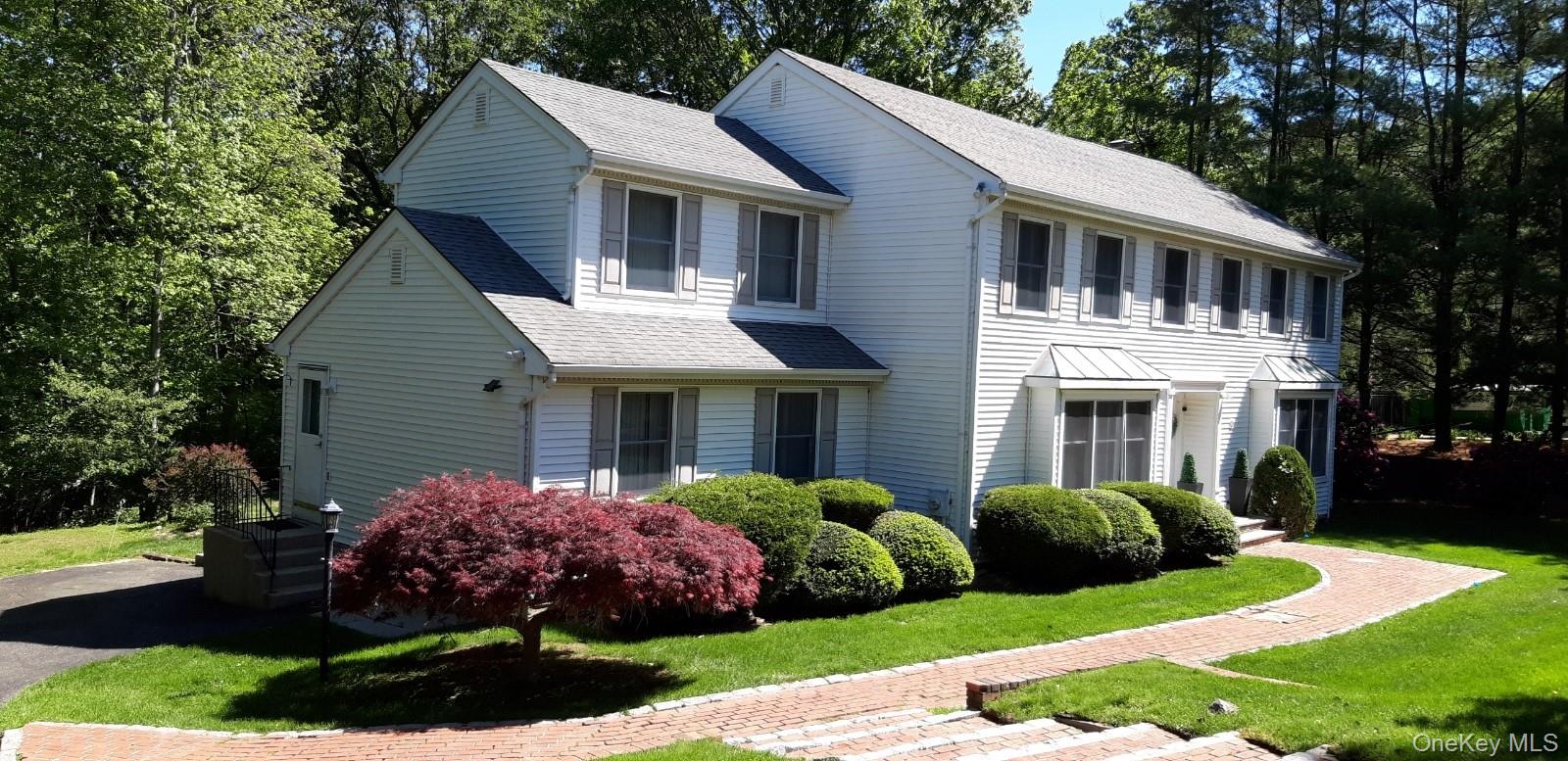 28 Ledgewood Circle, East Setauket, NY 11733