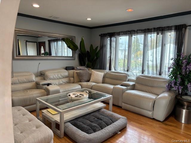 461 1st Avenue, Lindenhurst, NY 11757