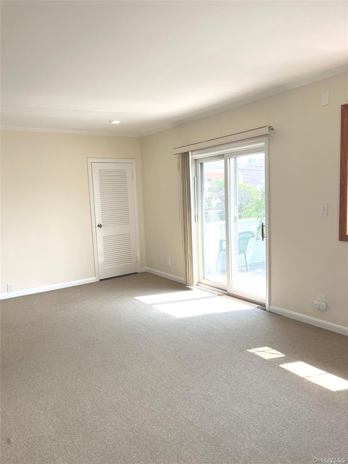 307 Magnolia Boulevard # Upper, Long Beach, NY 11561