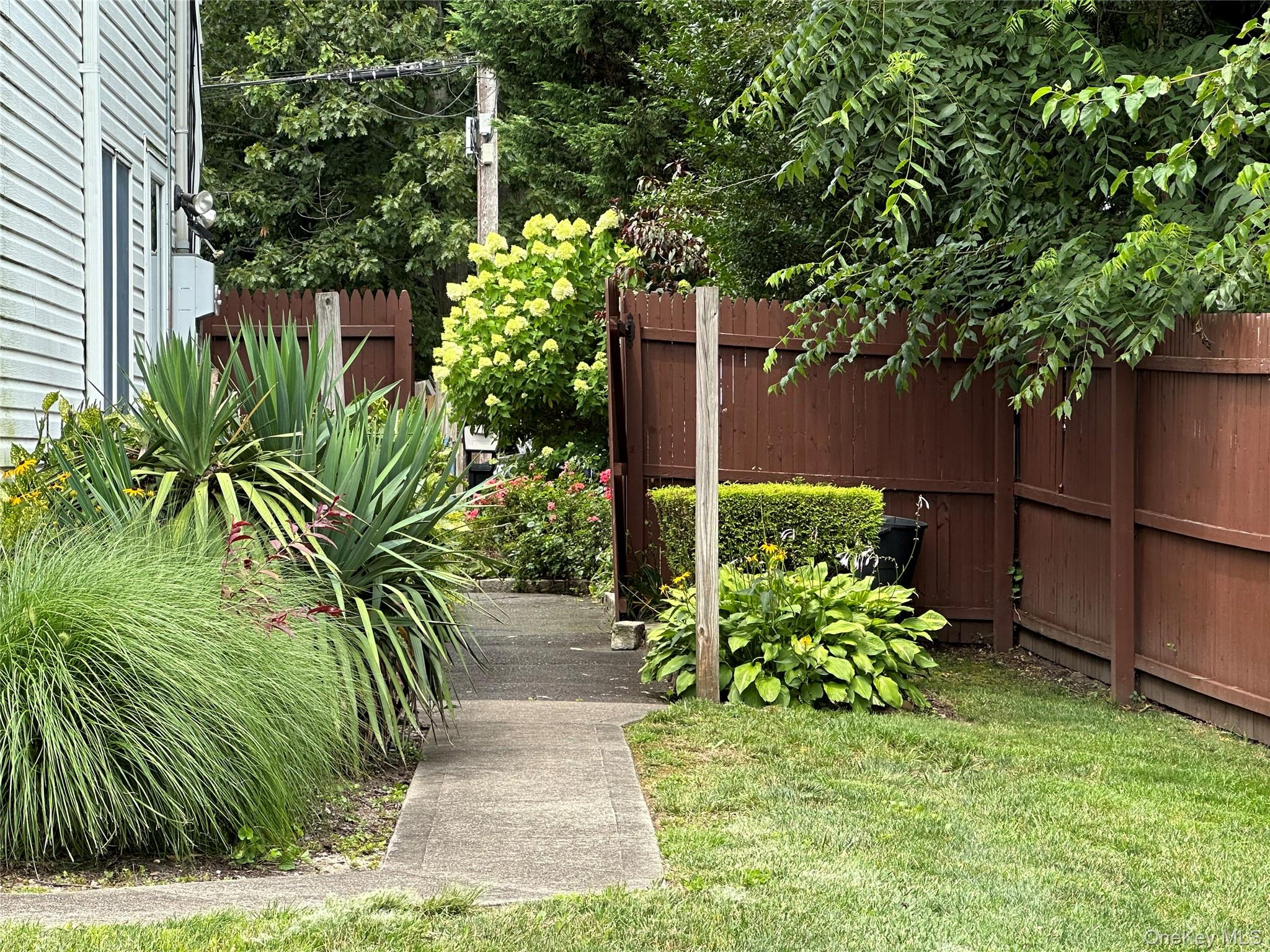 10 N Jackson Avenue, Brentwood, NY 11717