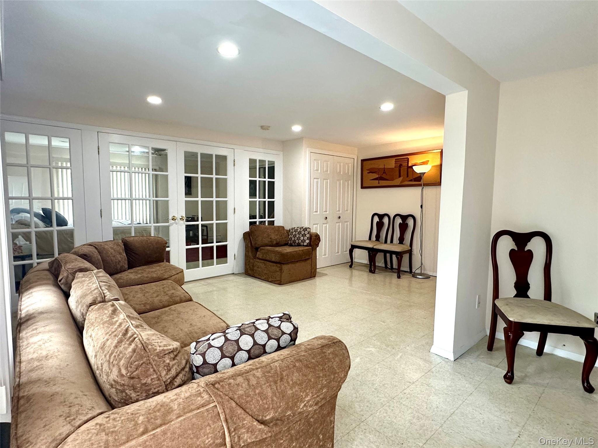 10 N Jackson Avenue, Brentwood, NY 11717