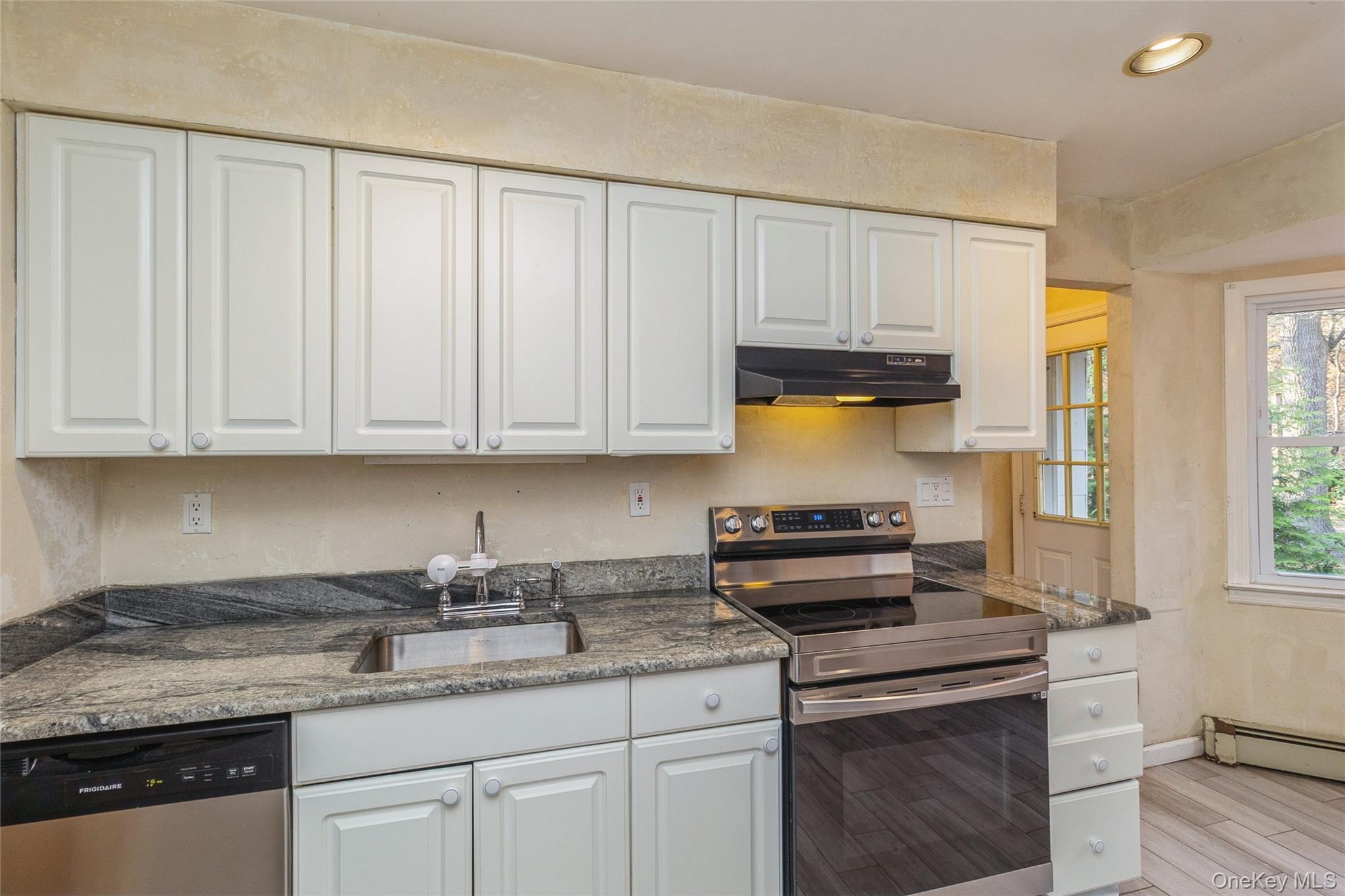 15 Mobrey Lane, Smithtown, NY 11787