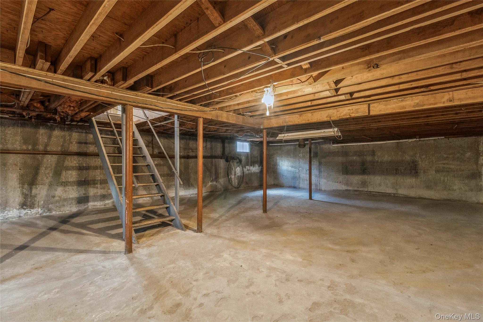 15 Mobrey Lane, Smithtown, NY 11787