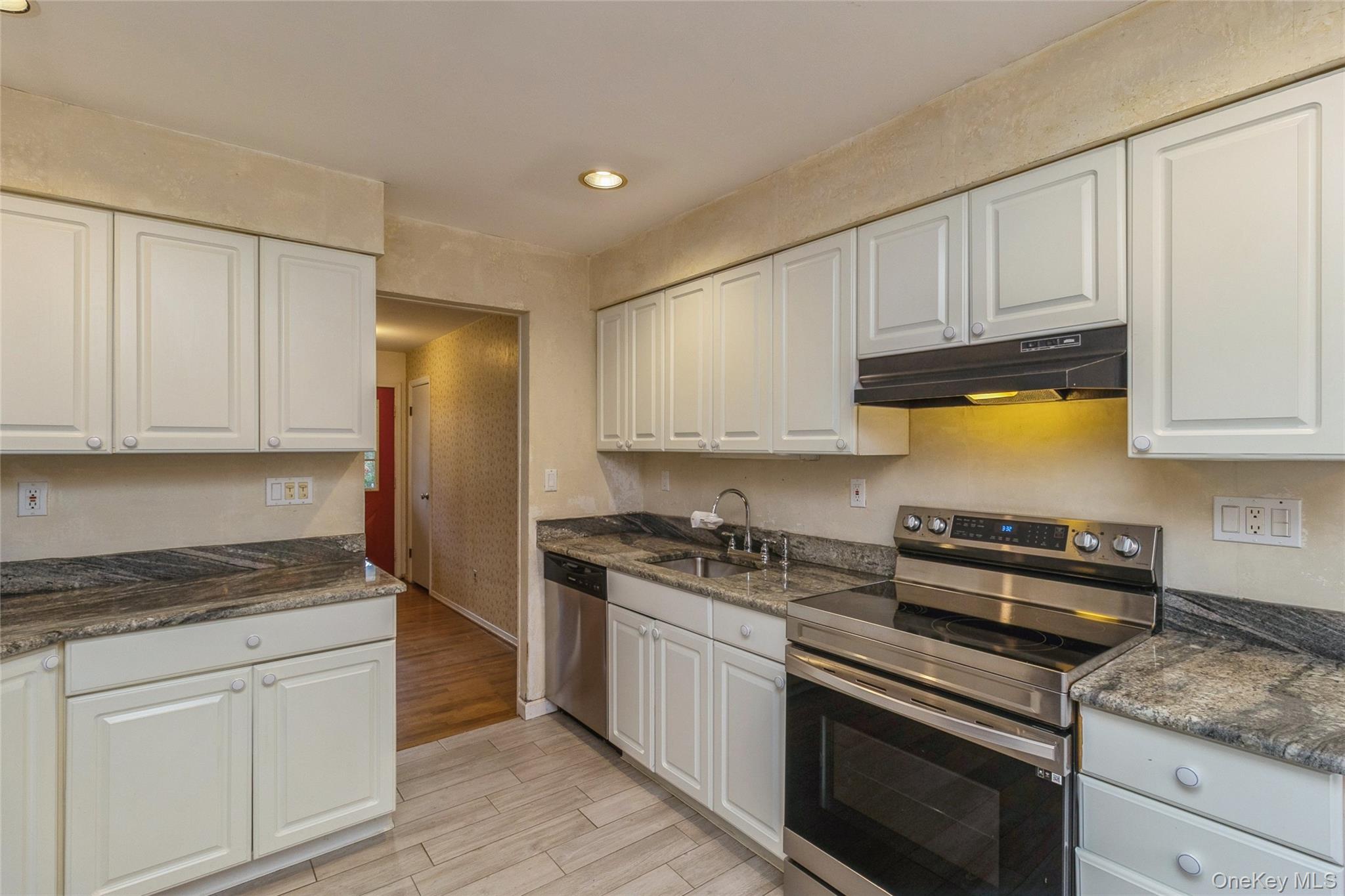 15 Mobrey Lane, Smithtown, NY 11787