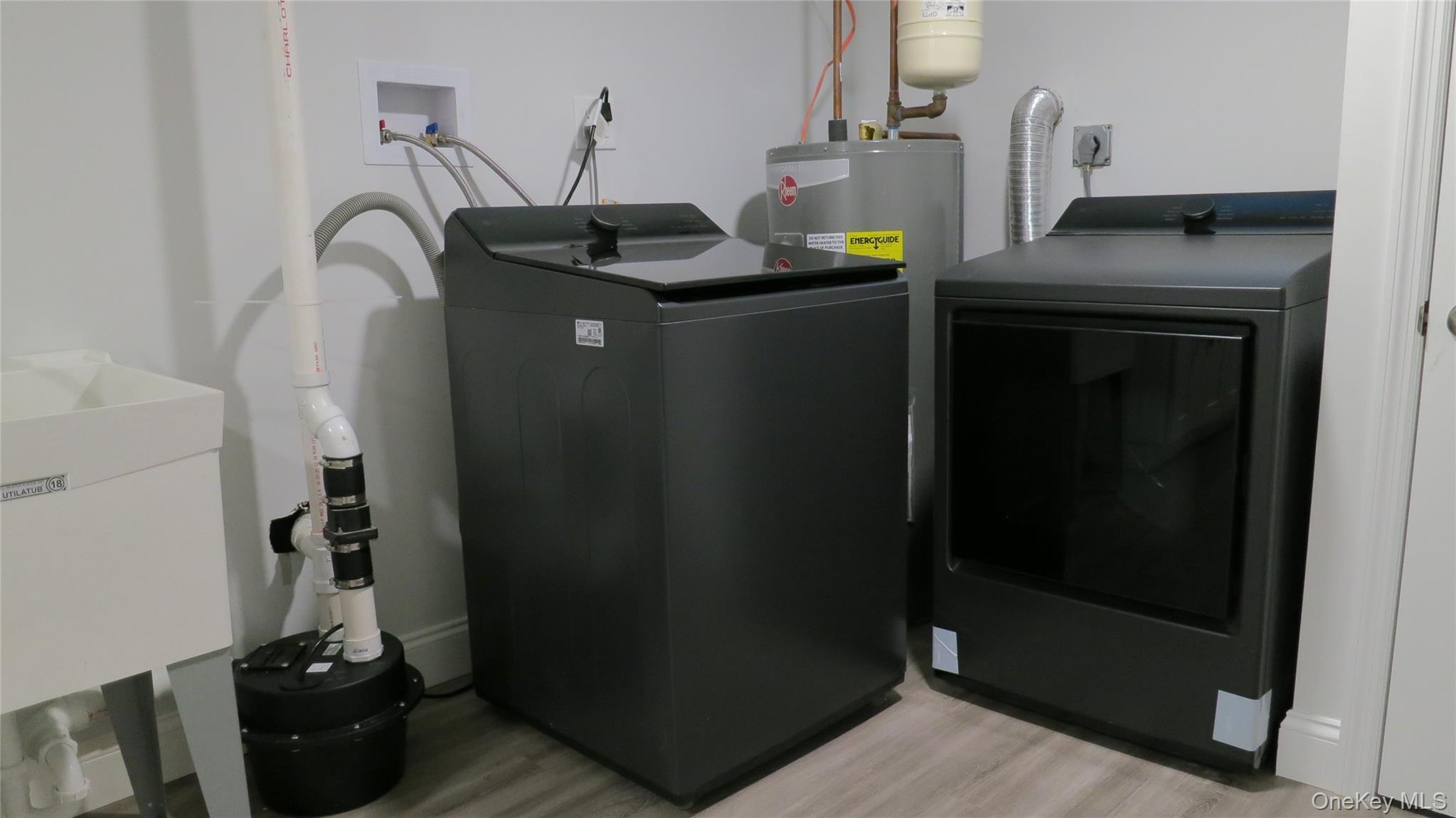 1 Eliot Drive, Lake Grove, NY 11755