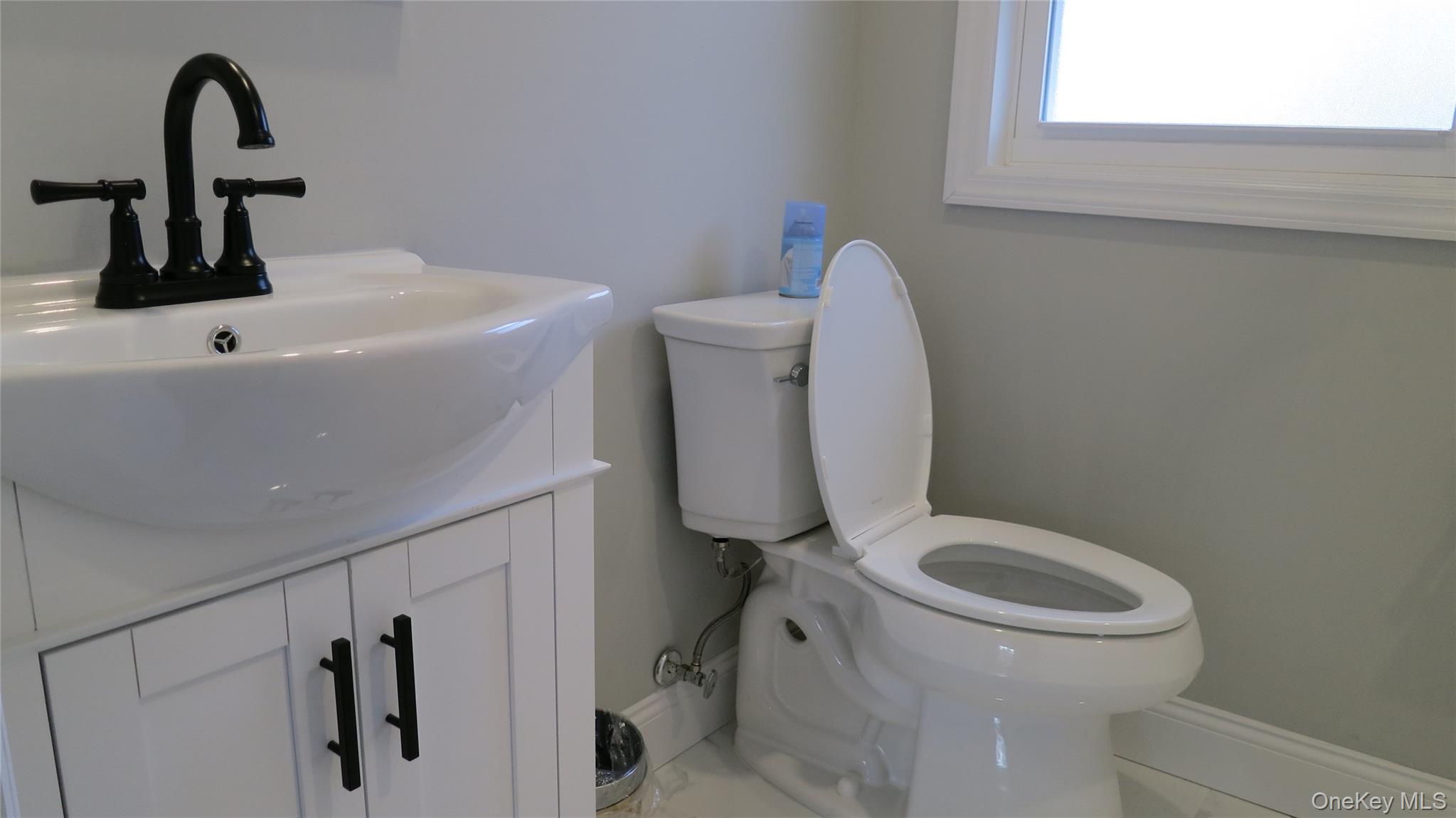 1 Eliot Drive, Lake Grove, NY 11755