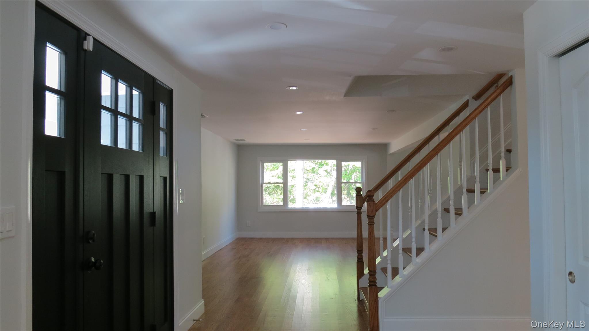 1 Eliot Drive, Lake Grove, NY 11755