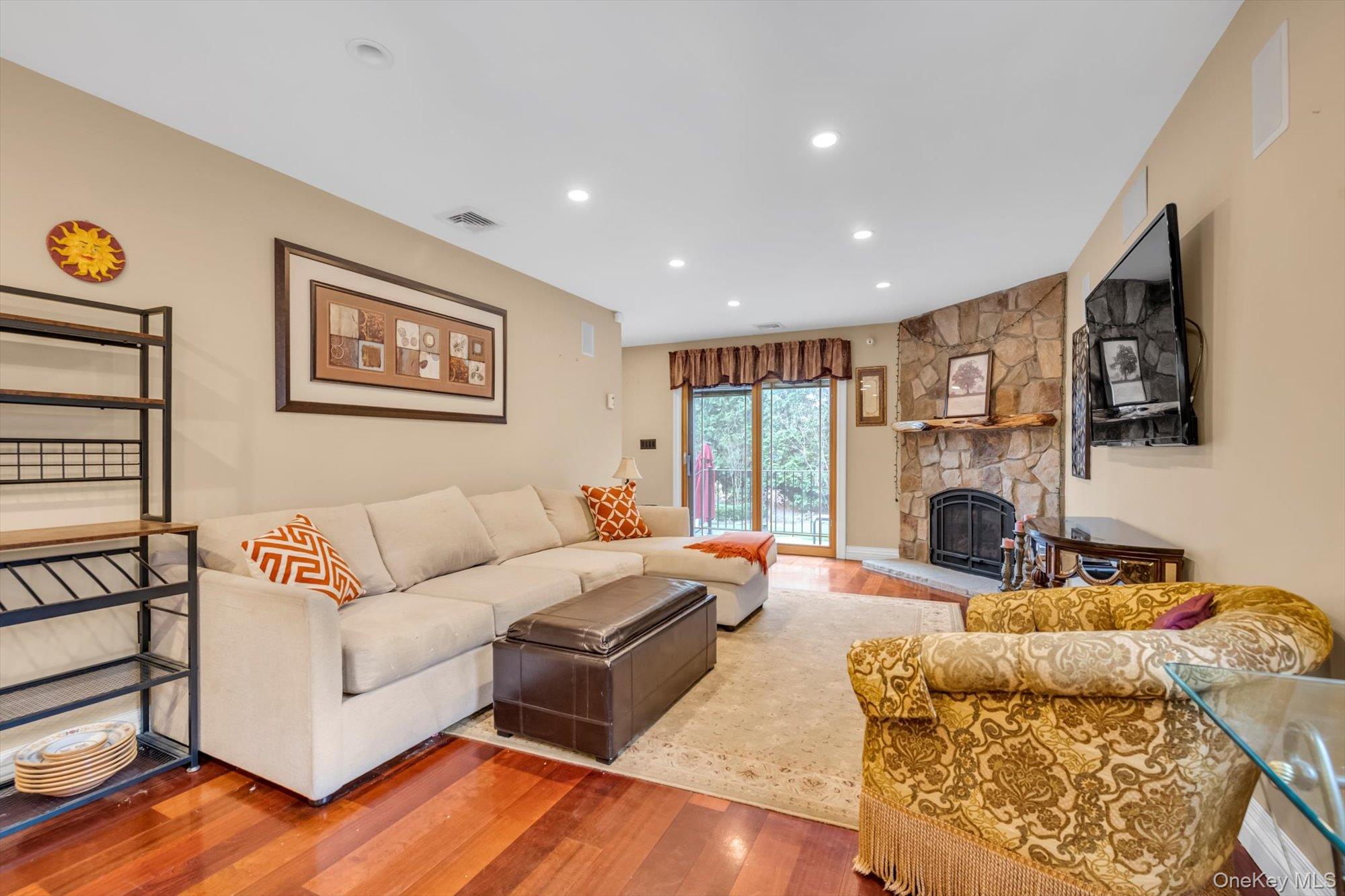 65 Reyam Road, Lynbrook, NY 11563