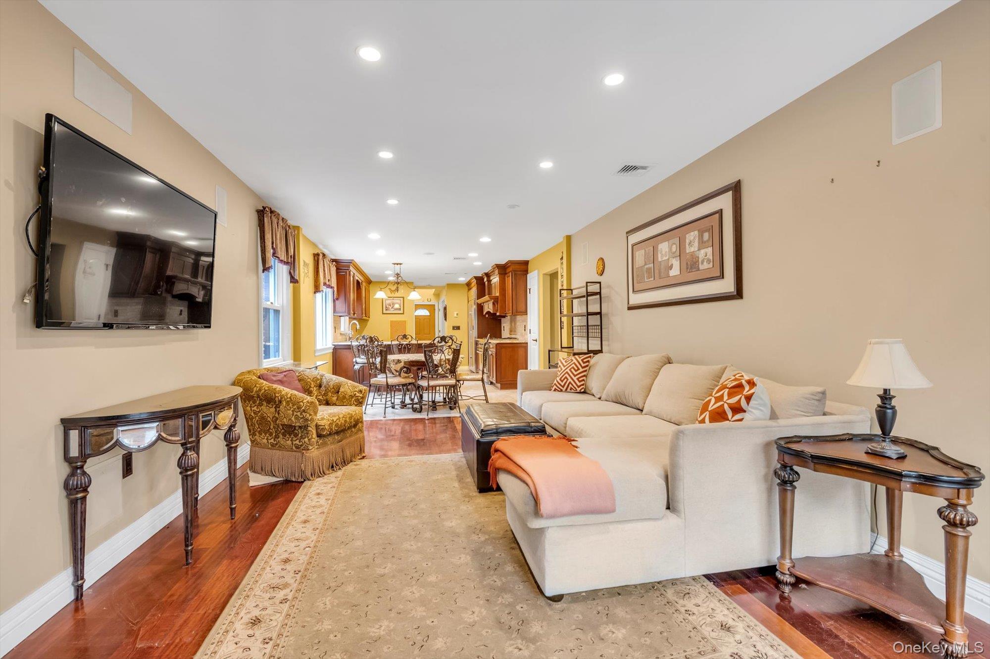 65 Reyam Road, Lynbrook, NY 11563