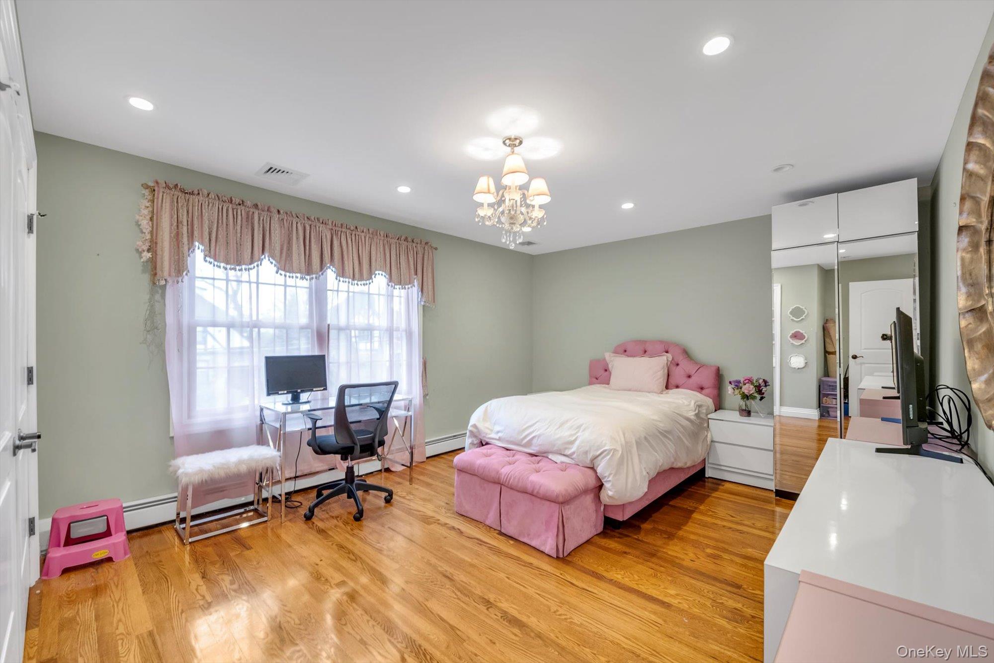 65 Reyam Road, Lynbrook, NY 11563