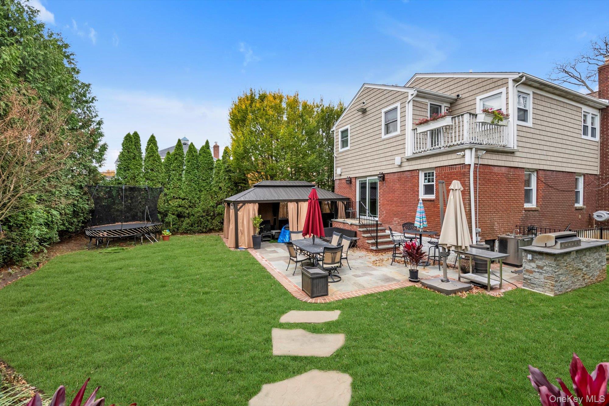 65 Reyam Road, Lynbrook, NY 11563