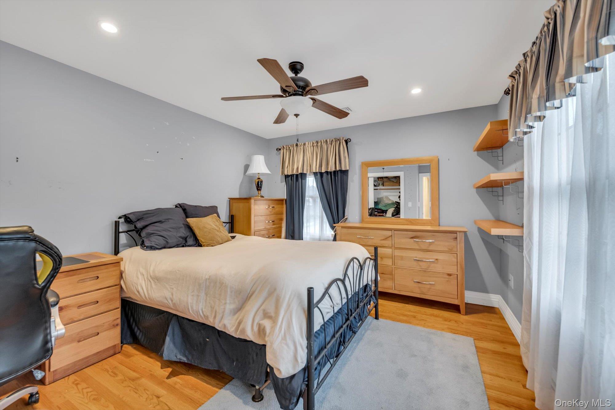 65 Reyam Road, Lynbrook, NY 11563